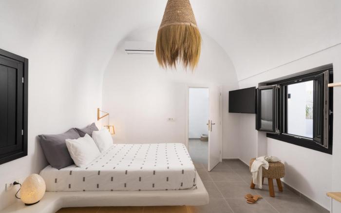 Villa Rosaviglia Oia with Hot Tub