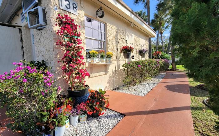 Barefoot Mailman Motel