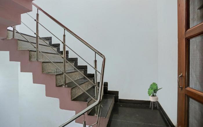 Hotel O Premium Stay Near Dlf Avenue Saket