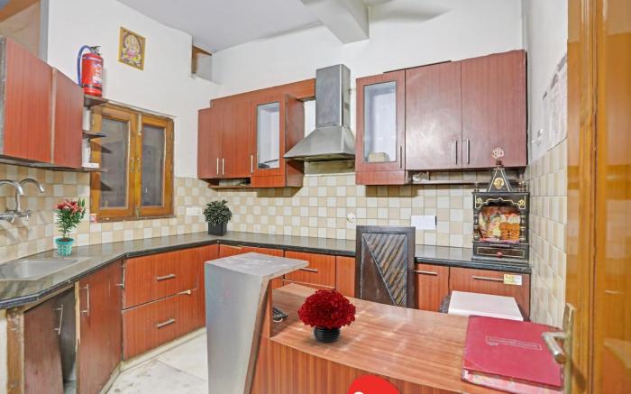 Hotel O Premium Stay Near Dlf Avenue Saket
