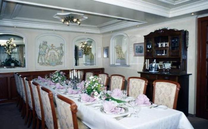 Hotel Lowen-Weinstube