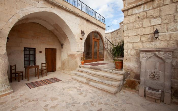 Narcissos Cave Hotel
