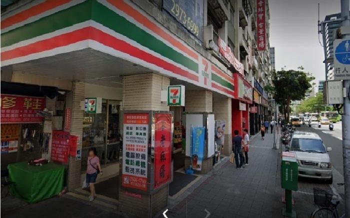 Quiet & Cozy Studio with Full-Length Windows 