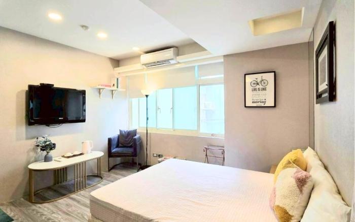 [2026/4 NEW RENOVATION] Bright Large Window Ensuite - Quiet Cozy Room-Double Bed-1 Min to MRT