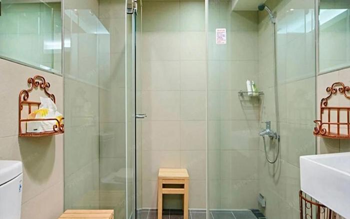 MRT Elegant Room