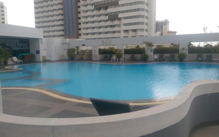 Pattaya Jomthein 2 Bed Frontline Beach Apartment 