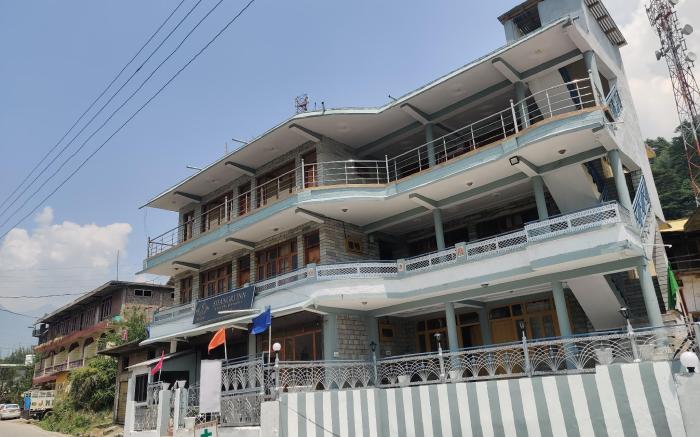 Shangri Inn