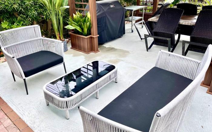 Yumigahama Beach House & BBQ! 1 minute walk to Yumigahama Beach! Entire villa for rent!