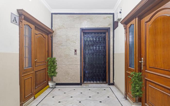 Capital O Samrat Palace Near Nampally Station