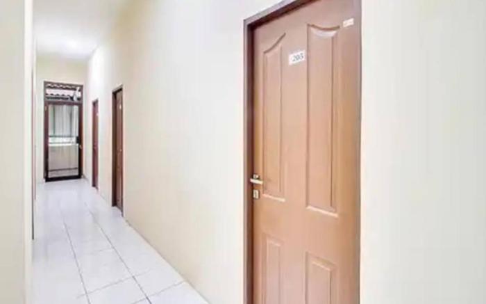 RedDoorz near BG Junction Surabaya