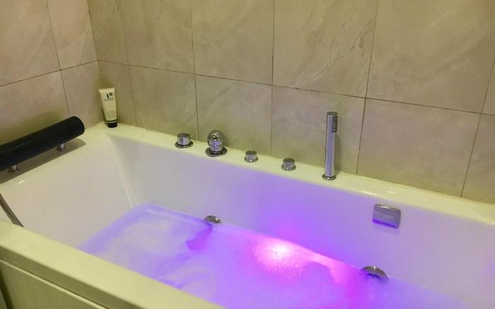Lovely 2Bed w Jacuzzi bath/Smart TV/Infinity Pool