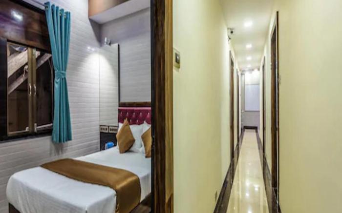 Hotel Plaza - Near Byculla Railway Station