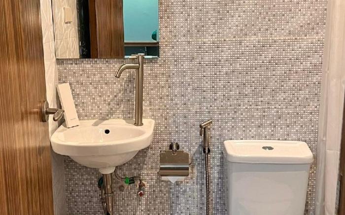 Arzo Hotel Premier