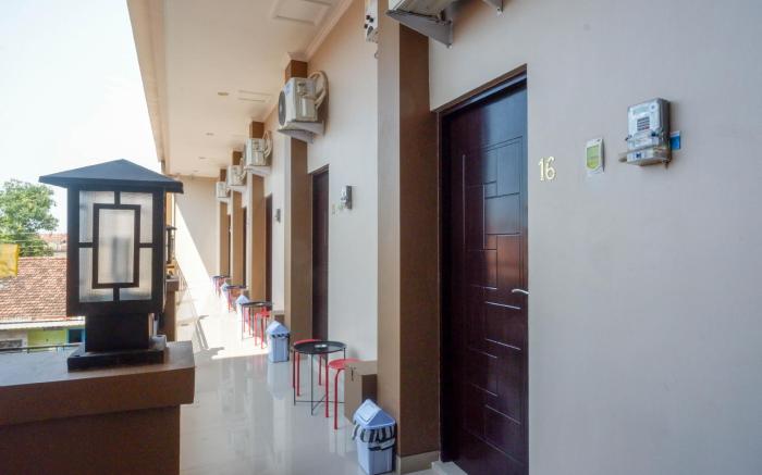 Urbanview Hotel near Alun Alun Tegal
