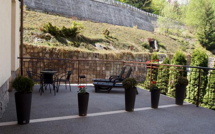 Apartament 14 z tarasem w Willi Józefina