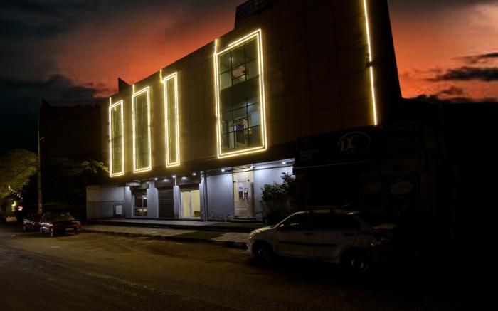 Hotel Silky Palace Near Delhi Airport