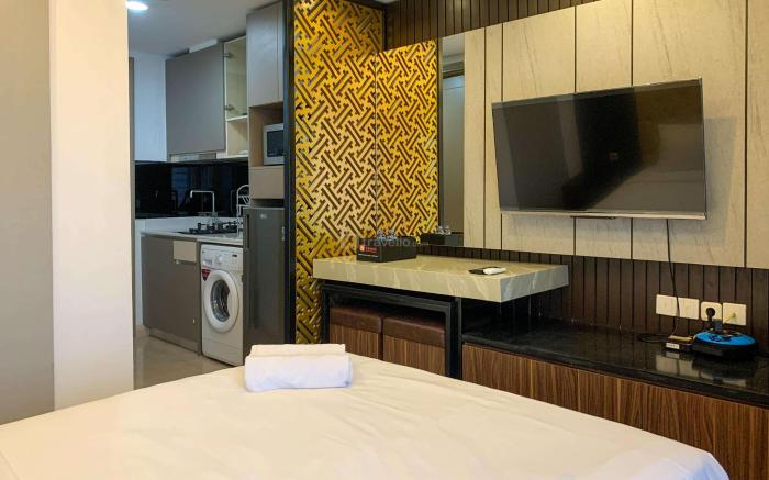 Minimalist Studio Room at Gold Coast By Travelio