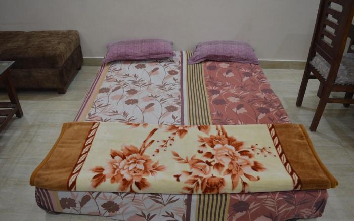 Homlee -Jumbo Lux Flat w hills, Kitchen & parking