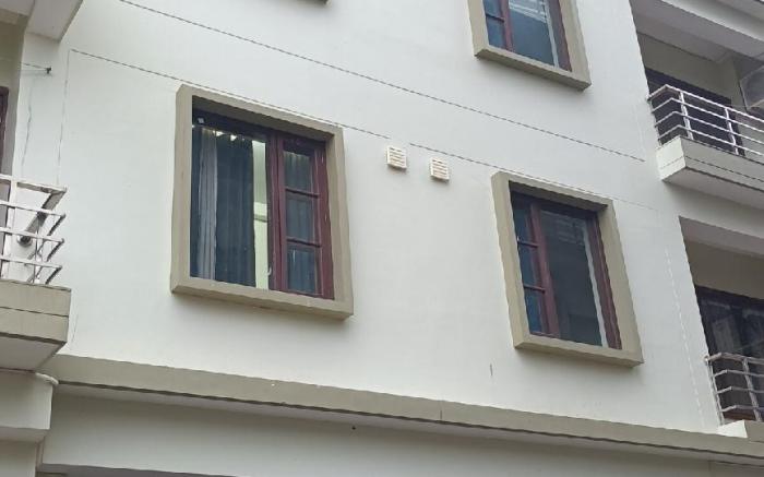Homlee -Jumbo Lux Flat w hills, Kitchen & parking