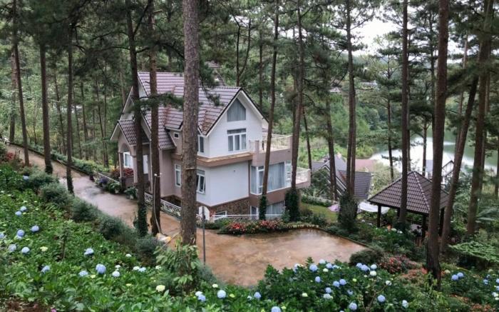 Luxury 6 bedroom villa - Tuyenlam lake view