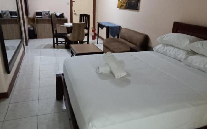 Chic condo 1 q bed near Asian Hosp & festival mall