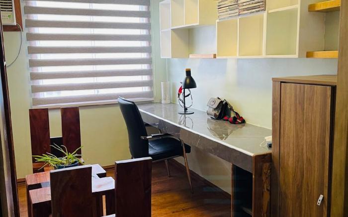 Fully-furnished 1 Bedroom condo with parking space