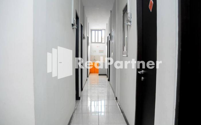 Hotel C18 @ Cibaduyut Mitra RedDoorz
