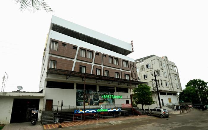 HOTEL HALLMARK