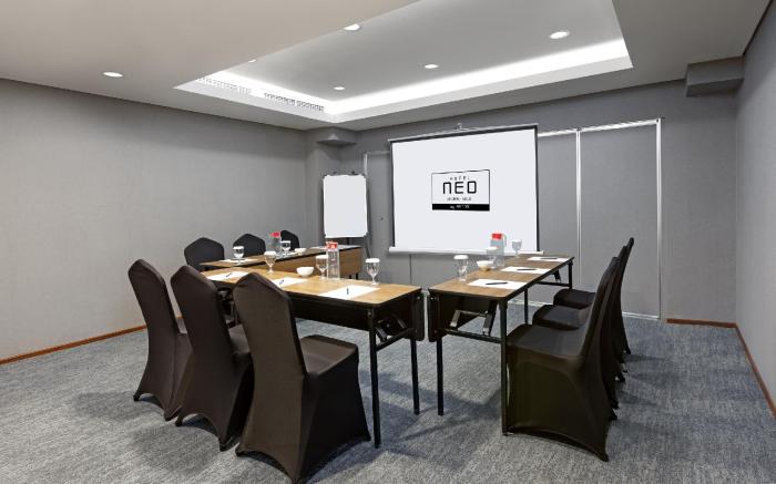 Hotel Neo Gading Solo