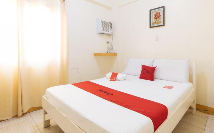 RedDoorz @ Golden Skye Hotel Guagua