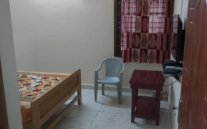 suloram illam    three  rooms each with 2,4,5 beds