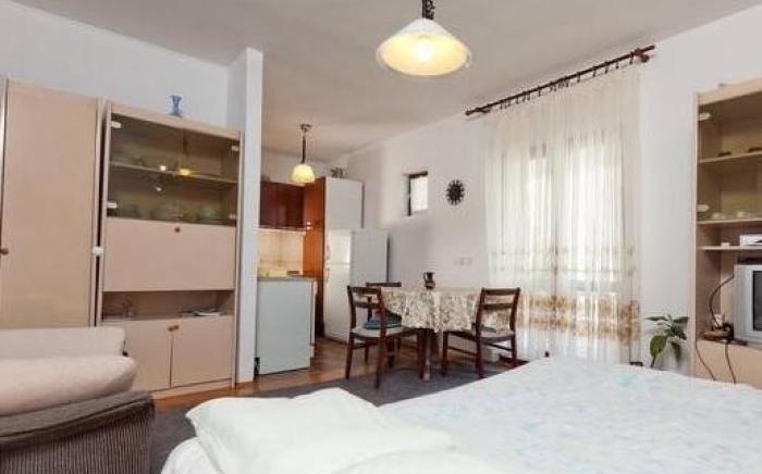 SUBTUB Hostel Makarska