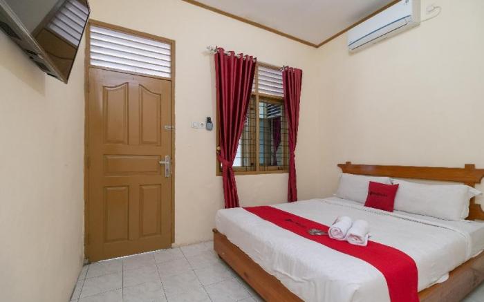 RedDoorz near RS Awal Bros Sudirman Pekanbaru