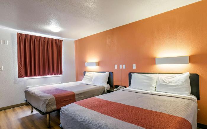 Motel 6 Dothan, AL