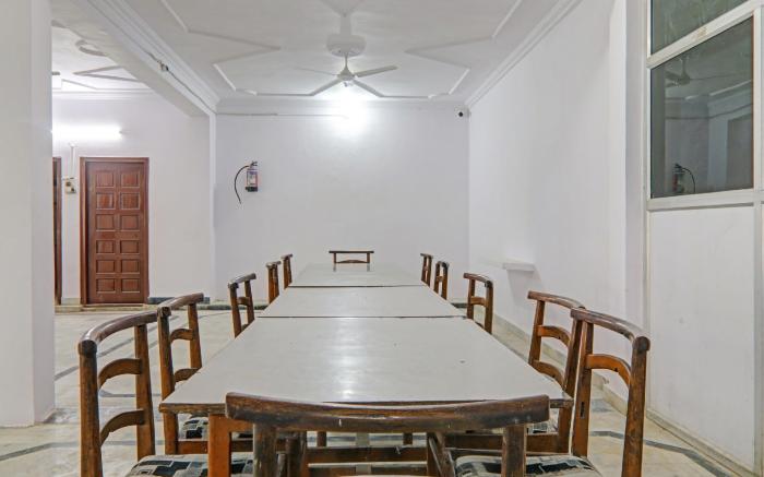Collection O Premier Near Hazratganj