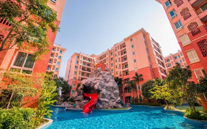 Seven Seas Resort Pattaya & Sofa bed.