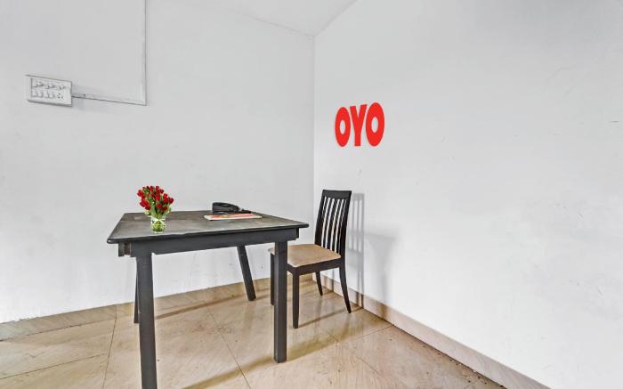 Hotel O J2 Service Apartment