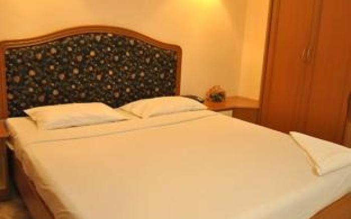 League Hotels and Banquets