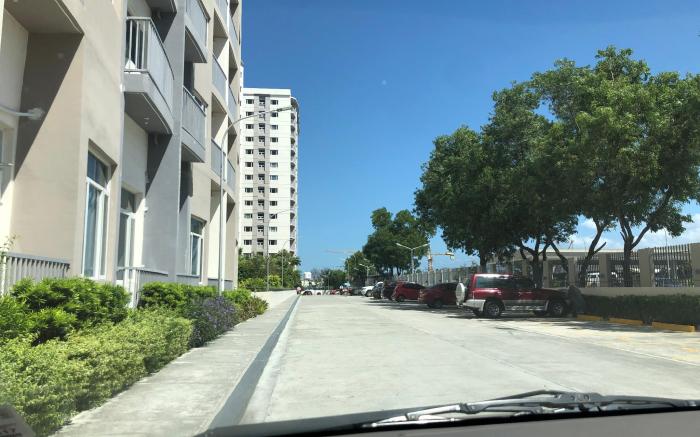 Pool view 1br condo @ SM Southmall