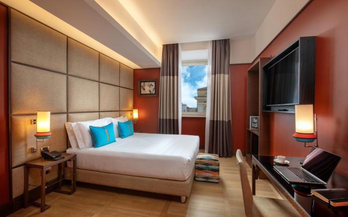 THE INDEPENDENT HOTEL