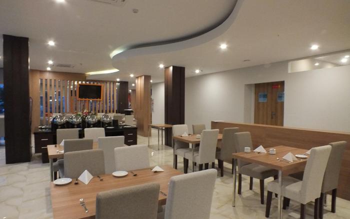 Front One Hotel Airport Solo