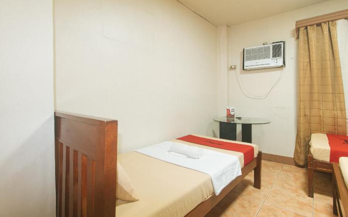 RedDoorz @ Plaza La Paz Iloilo City