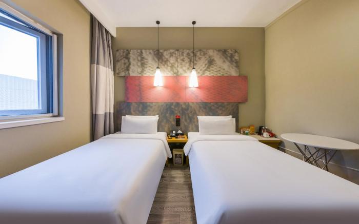 Ibis Shanghai Expo Dongming Road Metro Station