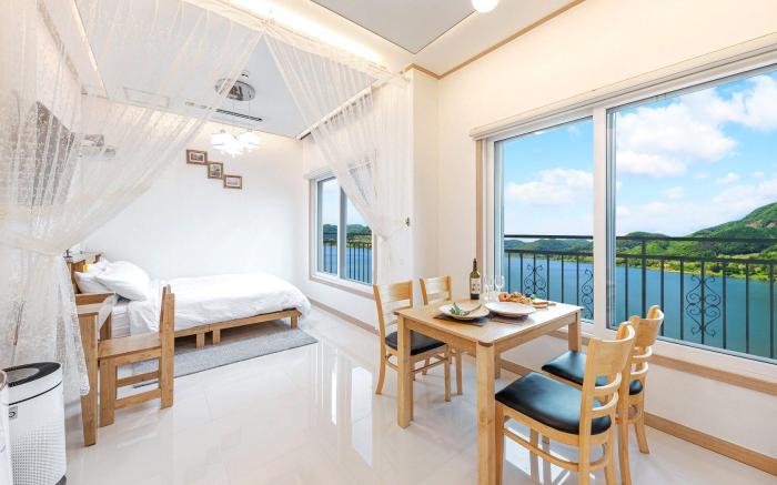Ribbon onsu poolvilla