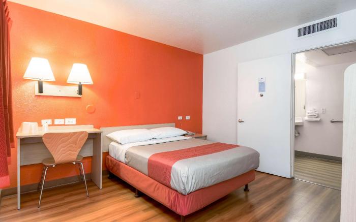 Motel 6 Corona, CA - Norco