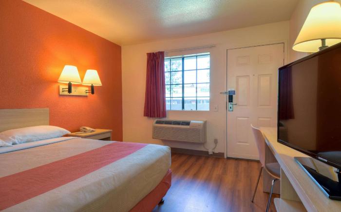 Motel 6 San Dimas, CA - Los Angeles