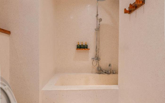 Luxury Onebed Room Hotel & Service Apartment