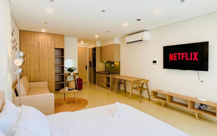 Studio Apartment Louis&Jack Home 50m2 with Balcony