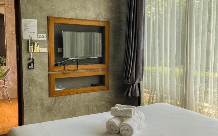 BaanMee Phuket near Chalong Pier