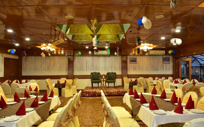 Asia Spa Resort-Centrally Air conditioned with heated swimming pool 10 minutes drive from McLeod 